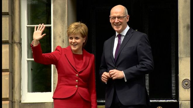 _89728692_sturgeon_swinney